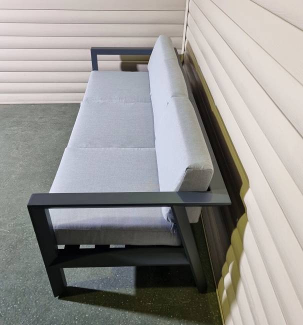 Диван трехместный из алюминия Graphite