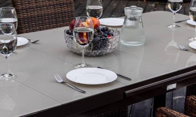 LUDWIG + FIONA обеденный комплект коричневого цвета