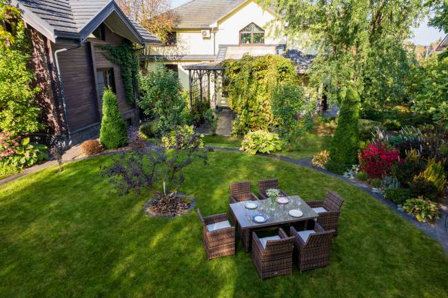 Обеденный комплект FIONA из искусственного ротанга в коричневом цвете